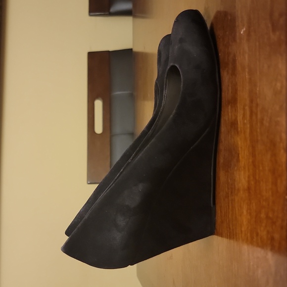 gorgeous Via Spiga 'Farley' 4" Suede Wedge Heeled Pumps $225 - Picture 4 of 10